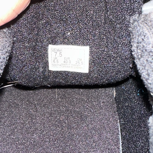 Vans Men's or Women’s Seldan Low Top Black Sneakers - Picture 9 of 12